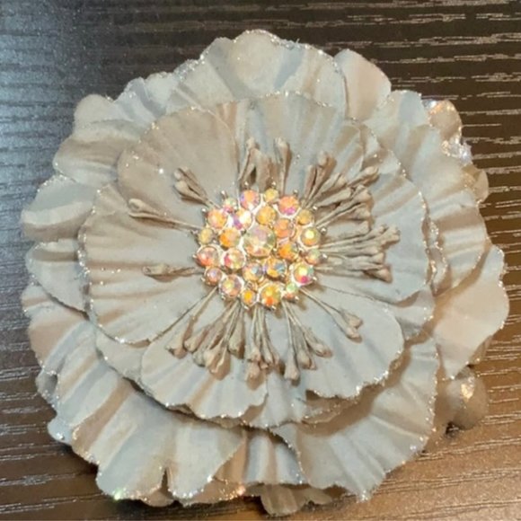 Tieks Flower Gray Box Topper with Faux Rhinestones in Center TT-1-481 - Picture 2 of 3